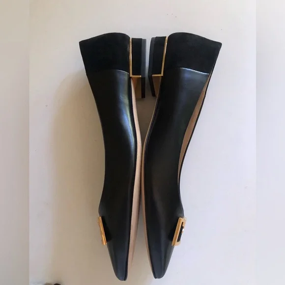 - Tory Burch Gigi Black Flats Leather Gold Logo Size 9 lightly worn - Picture 5 of 7